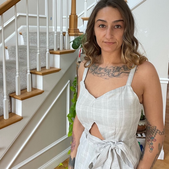 Cropped Wide Leg Jumpsuit/Romper with Straps and Mid-Section Peekaboo - Picture 11 of 12